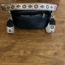 BLACK CLUCI CROSS BODY BAG/PURSE 