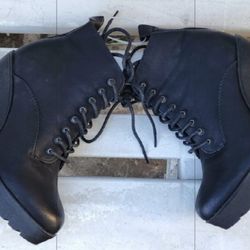 Madden Girl Zip Up platform Boots Women's 7, See 2 Pics