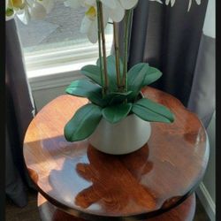 Vintage American Colonial 2 tier Round Tables.