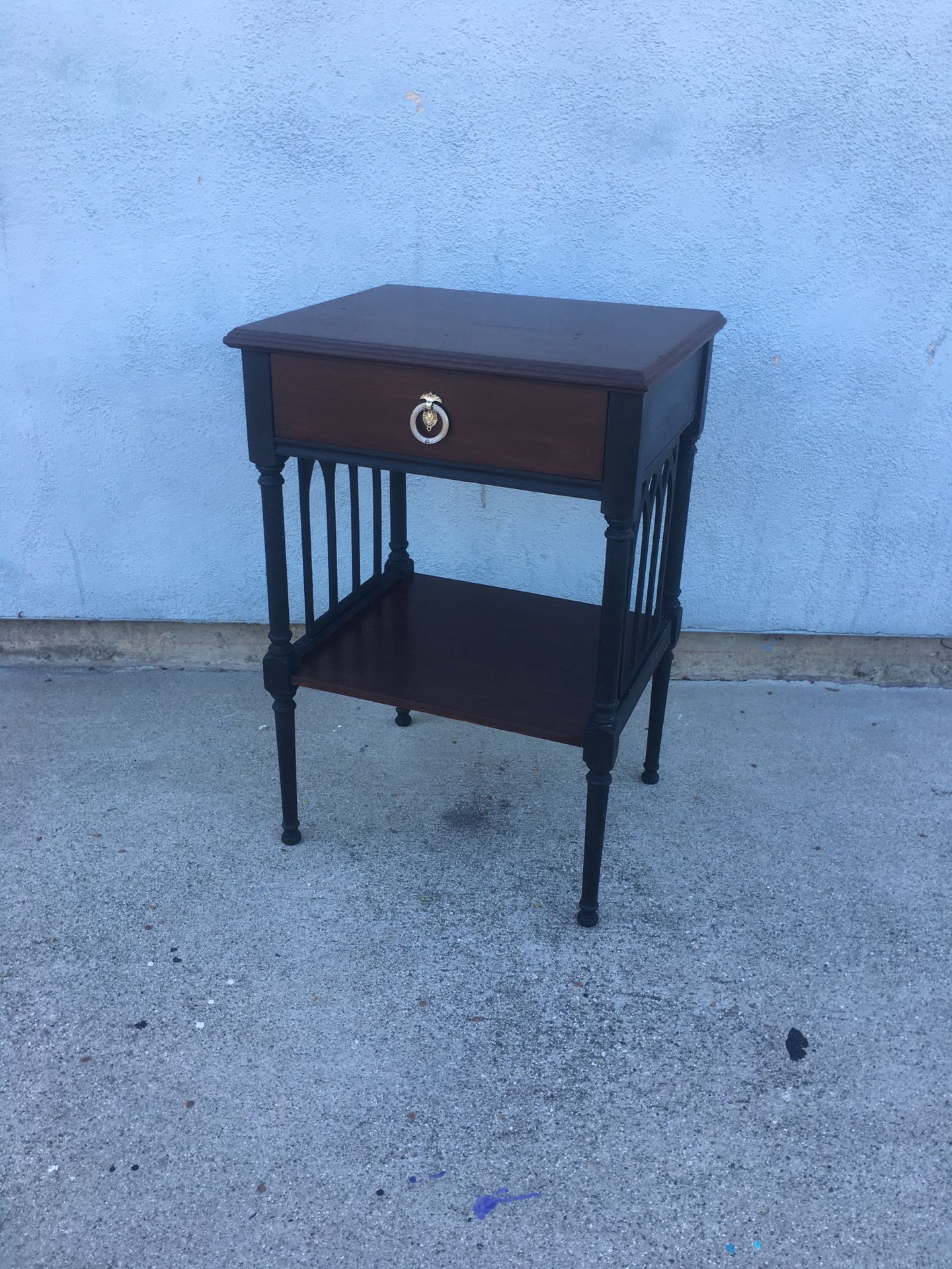 Vintage Accent/End Table W/drawer