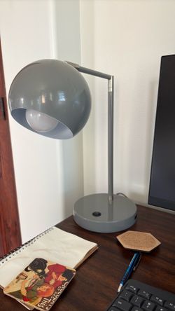 Desk lamp