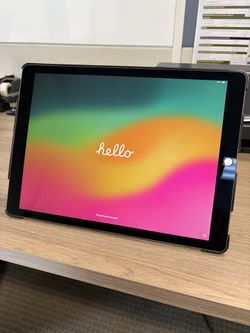 12.9” iPad Pro 2nd Gen 512GB WiFi – Great Condition – Low Battery Cycles