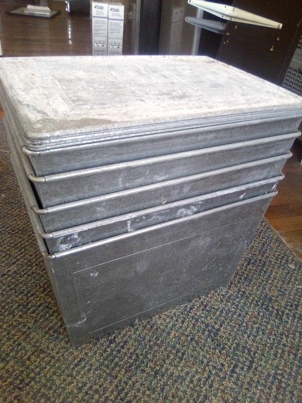 5 Large Metal Containers With Lid 10' in Height, 10.5x15.5'