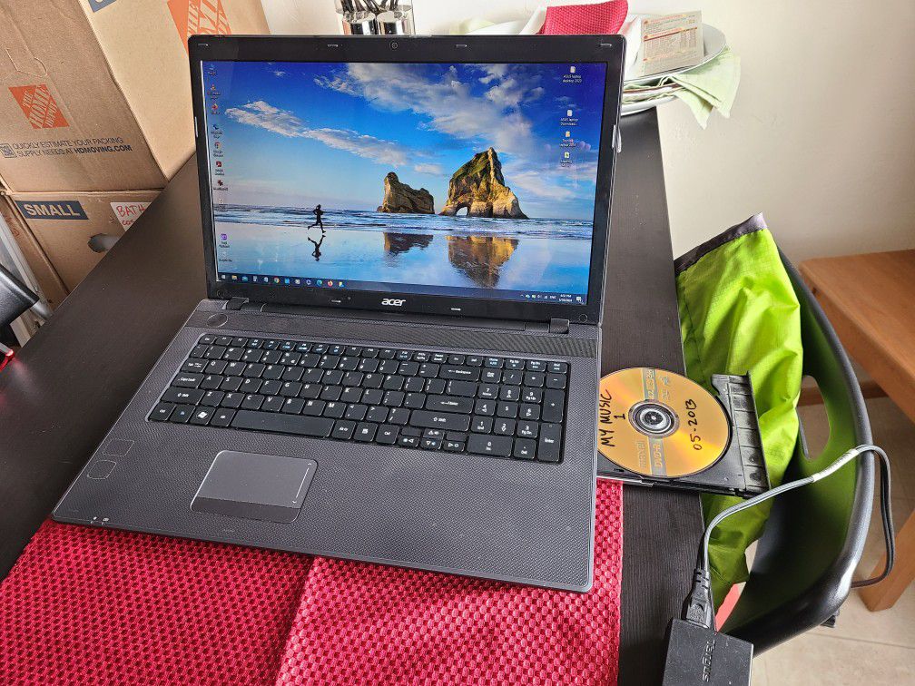 Acer Laptop 17 Inch screen, DVD, charger, new battery 