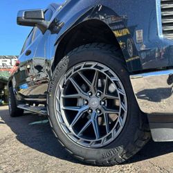 20x10 XM Rims And Tires 275/55/20 Landwarrior XT