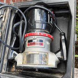 Craftsman router with many bits