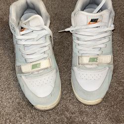 NIKE TRAINER