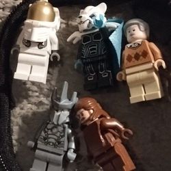 New Lego Build Sets ,And Lots Of Loose Lego Minifigures !! 