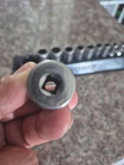 Snap-on semi deep sockets