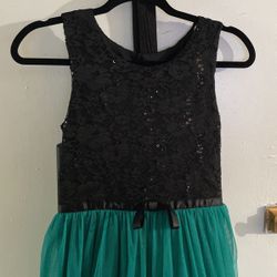 Girl Dress Black/Green  Size 16