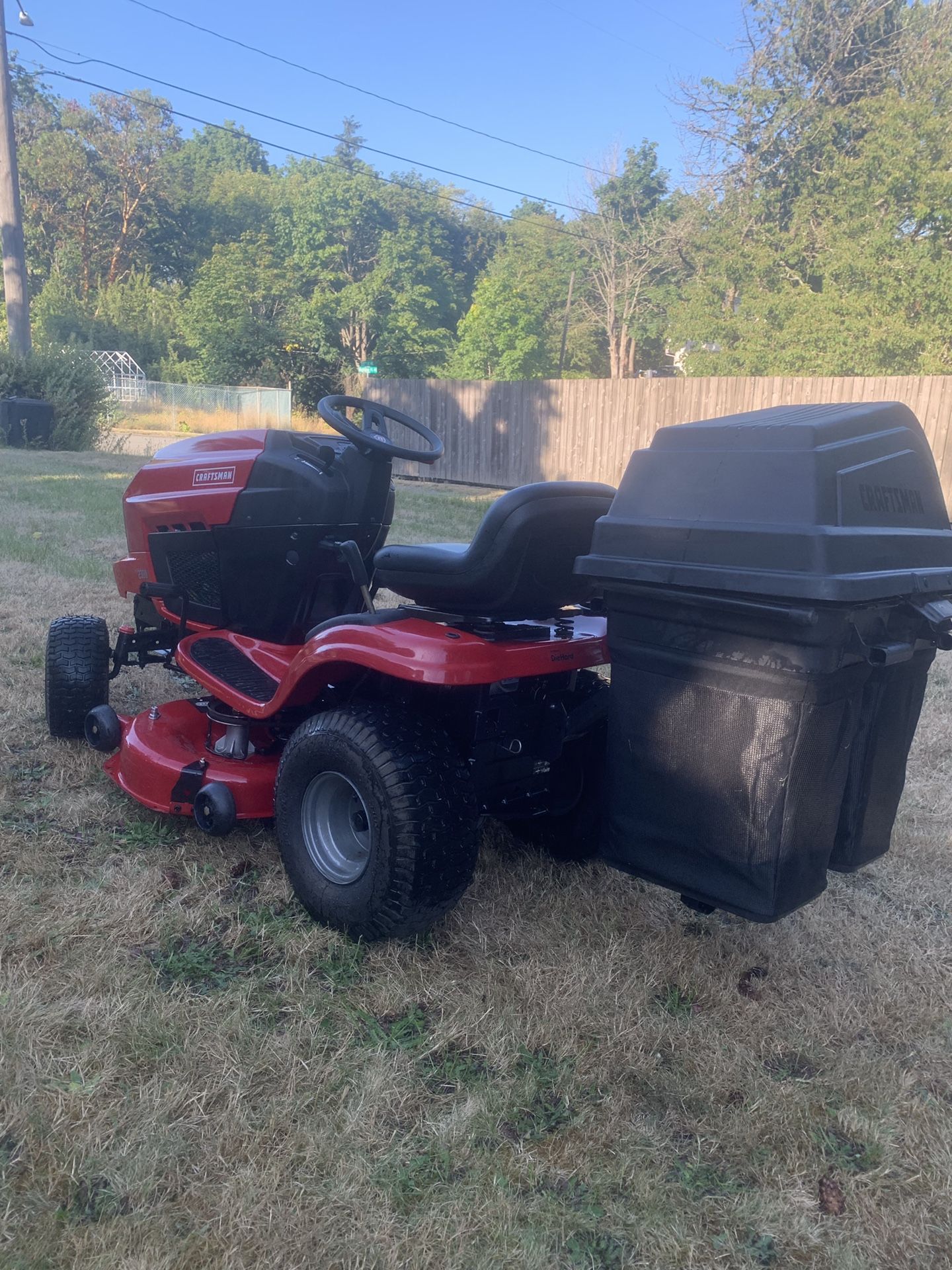 Craftsman 42” Riding Lawn Mower & Bagger for Sale in WA OfferUp