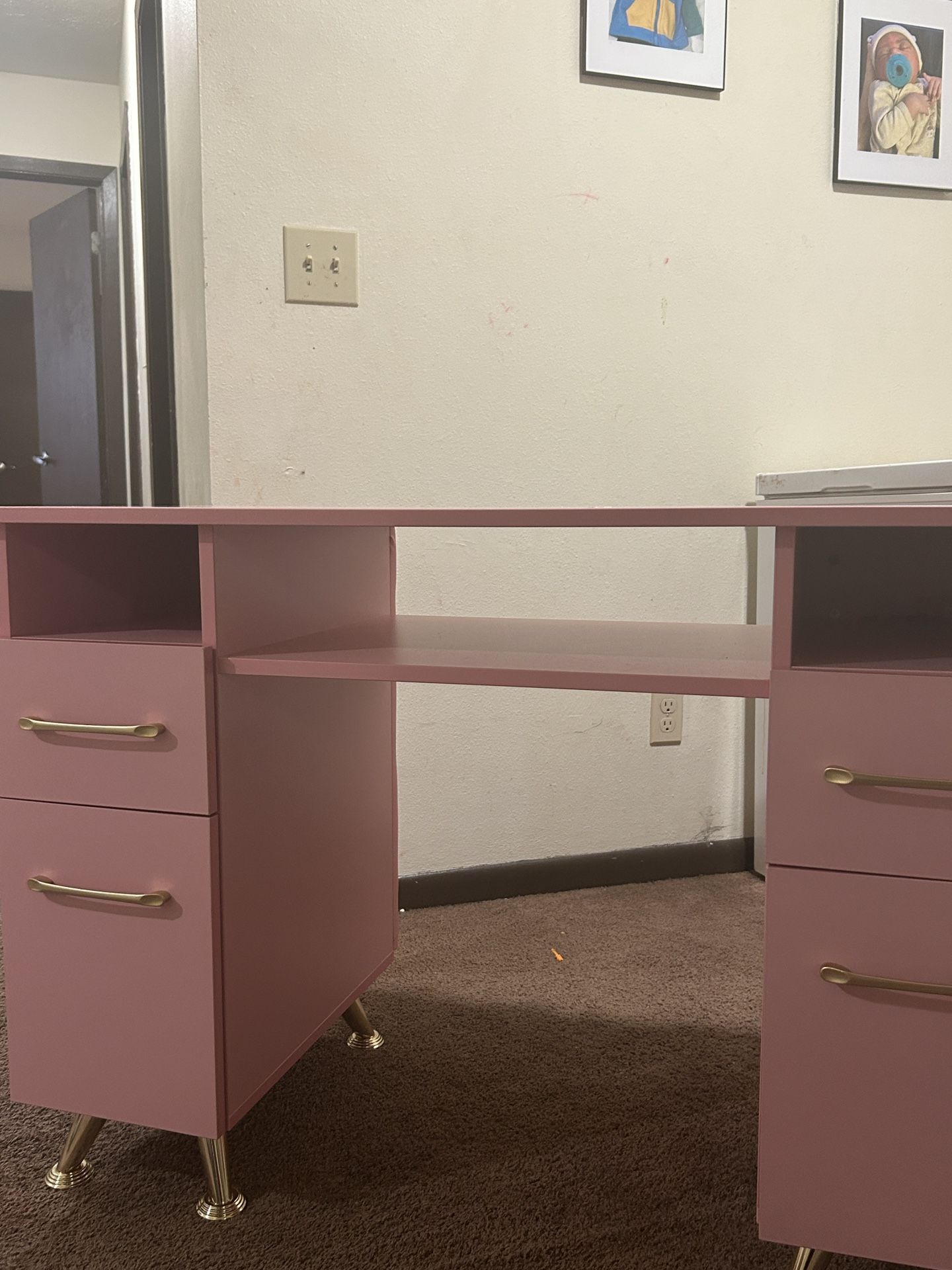 Nail Table