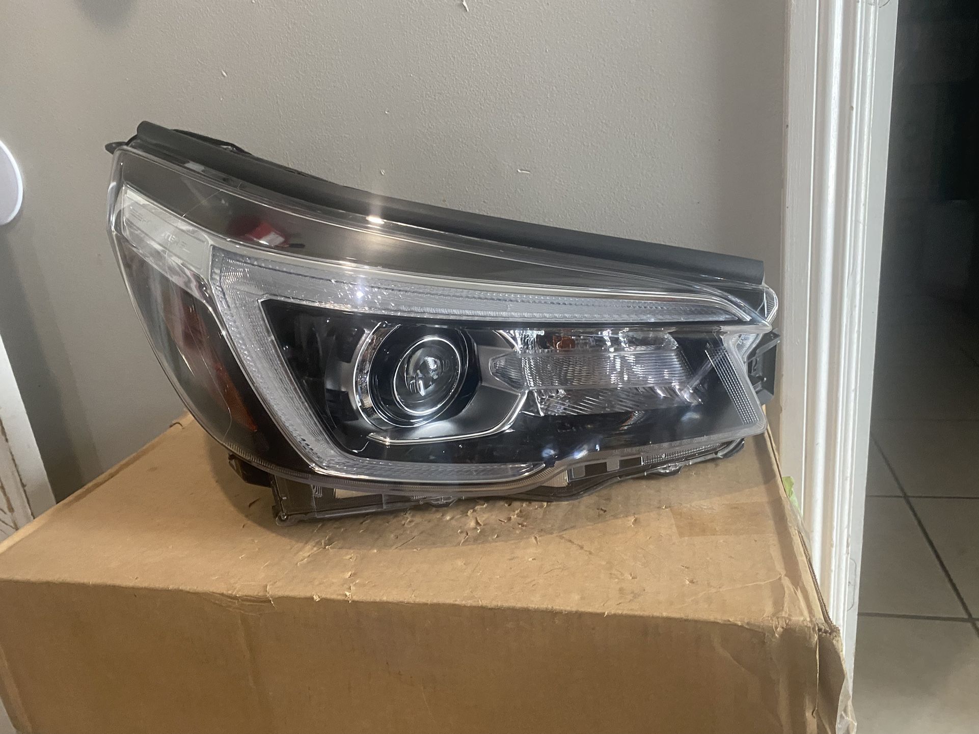 2019-2021 Subaru Forester Right Headlight