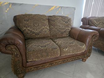Couches/Sofas