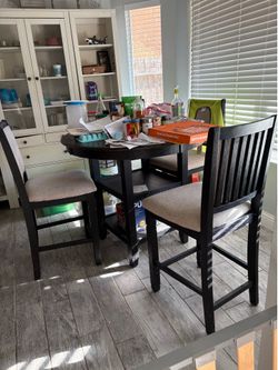 4 months old dining set table