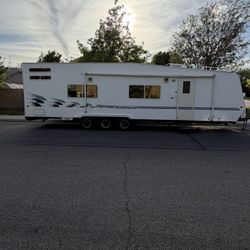 2004 33ft. Weekend Warrior