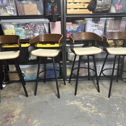 4 x swivel chairs/stool (bar height)