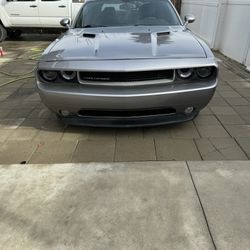 Dodge Challenger V6