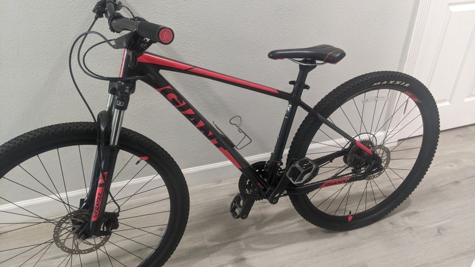 Mountain Bike -Giant-