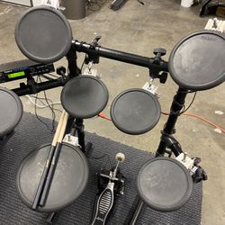 Unleash Your Inner Rock Star (Quietly!) with this Roland TD-7 Electronic Drum Set 