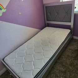 Twin Bedroom Set (Grey)