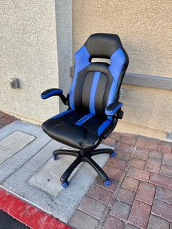 Black and Blue Gaming Chair FREE DELIVERY 🚚