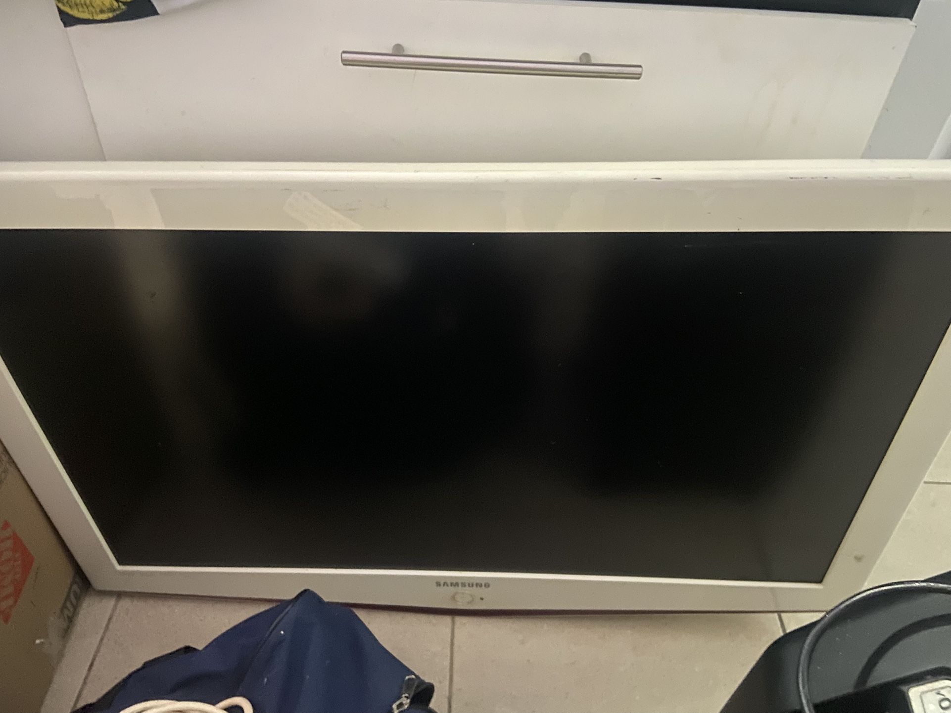 white samsung 50 inch flat screen tv