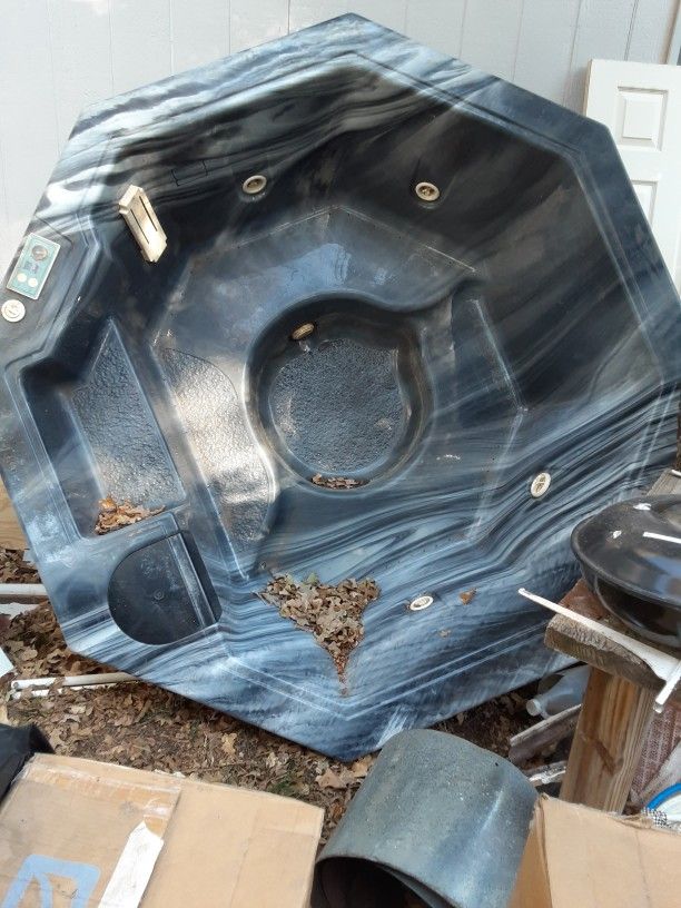 Jaccuzy For Sale EVERYTHING WORKS!! no Cracks Works In Good Condition