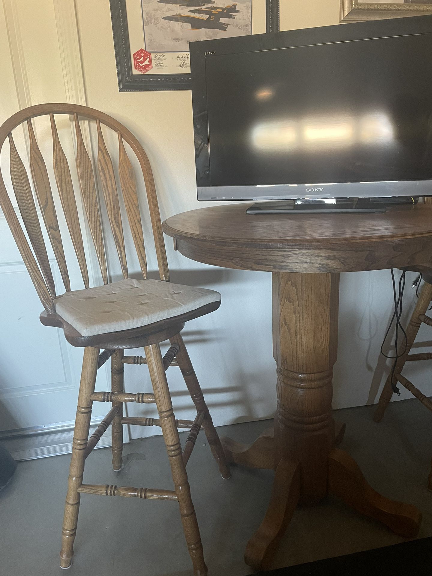 Oak Pub Table with 2 Matching Stools