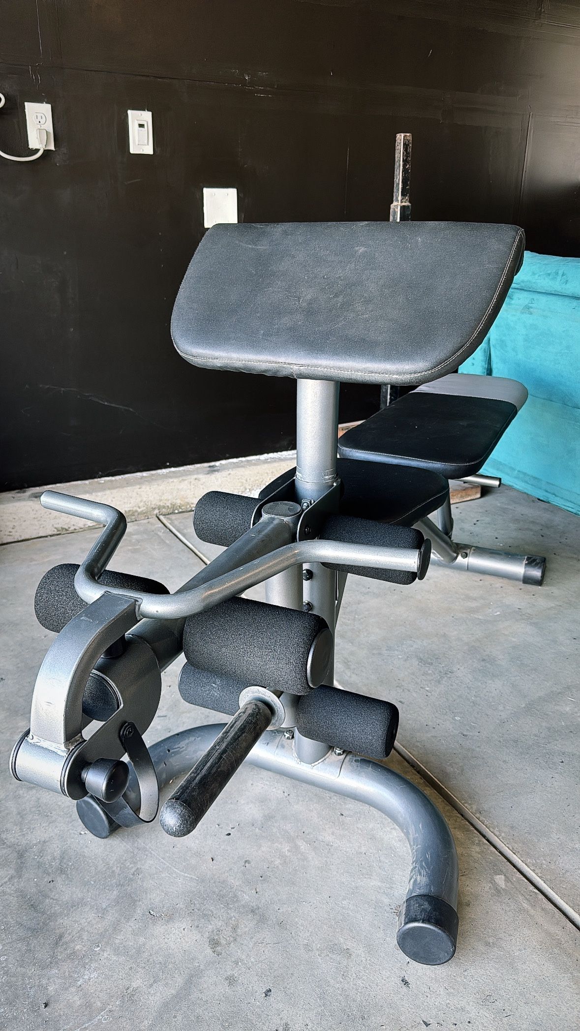 Adjustable Weight Bench