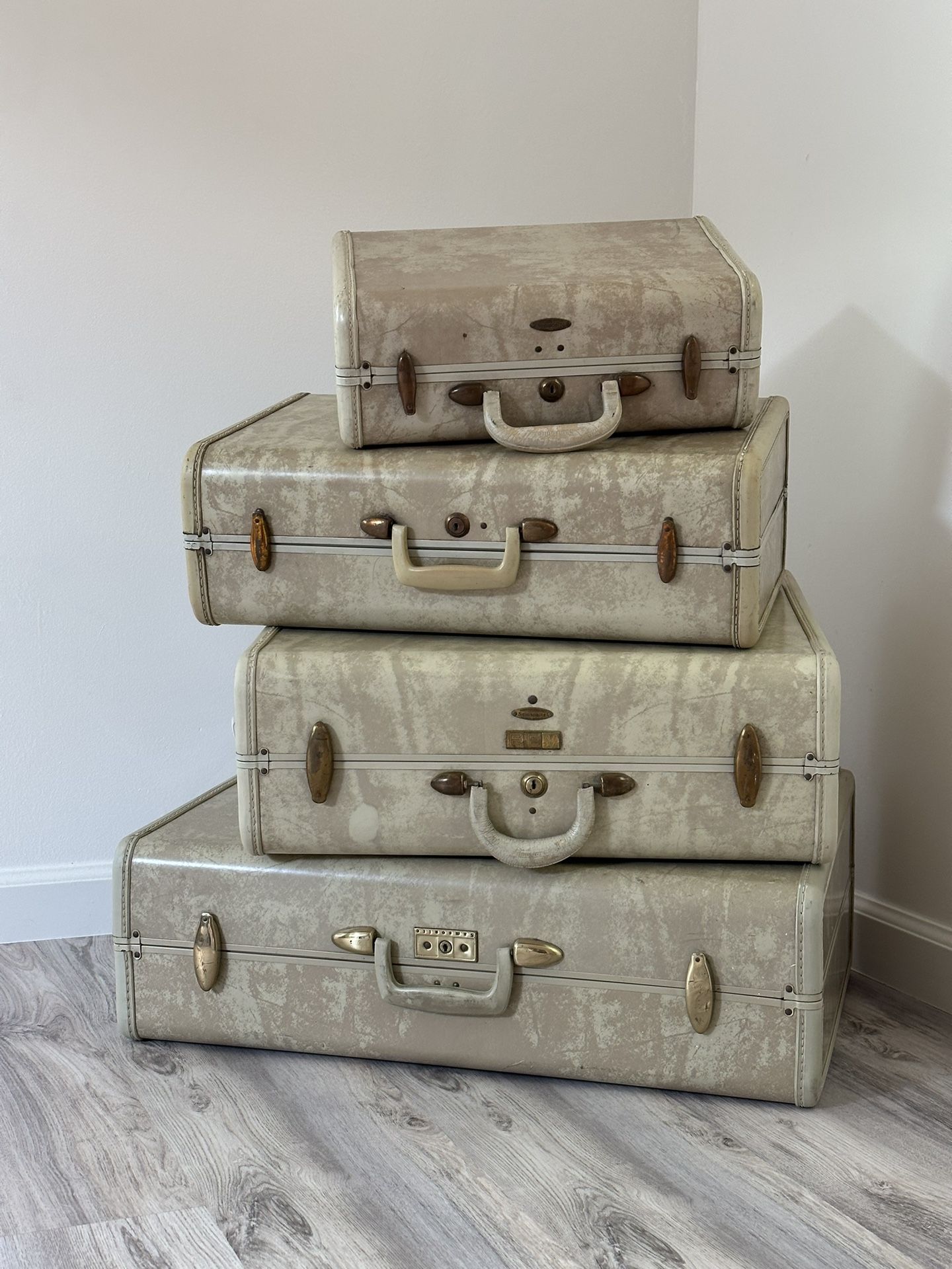 Vintage 1950’s Samsonite Shwayder Brothers Marble Cream Suitcase 4 Piece Set