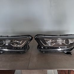 2017-2022 Honda CRV Headlight Set