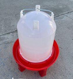 Plastic food feeders, Chicken feeder  PLASTIC FOOD FEEDER  Long 28 holes feeder $5 Food feeders 6.6LB / 3KGS.  $10 Food feeders 19.8LB / 9KGS. $15 Foo