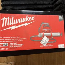 Milwaukee Grease Gun  (M12)
