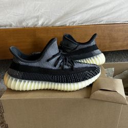 adidas Yeezy Boost 350 V2 Low Carbon SIZE 11