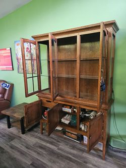 Display cabinet/ China hutch (oak)