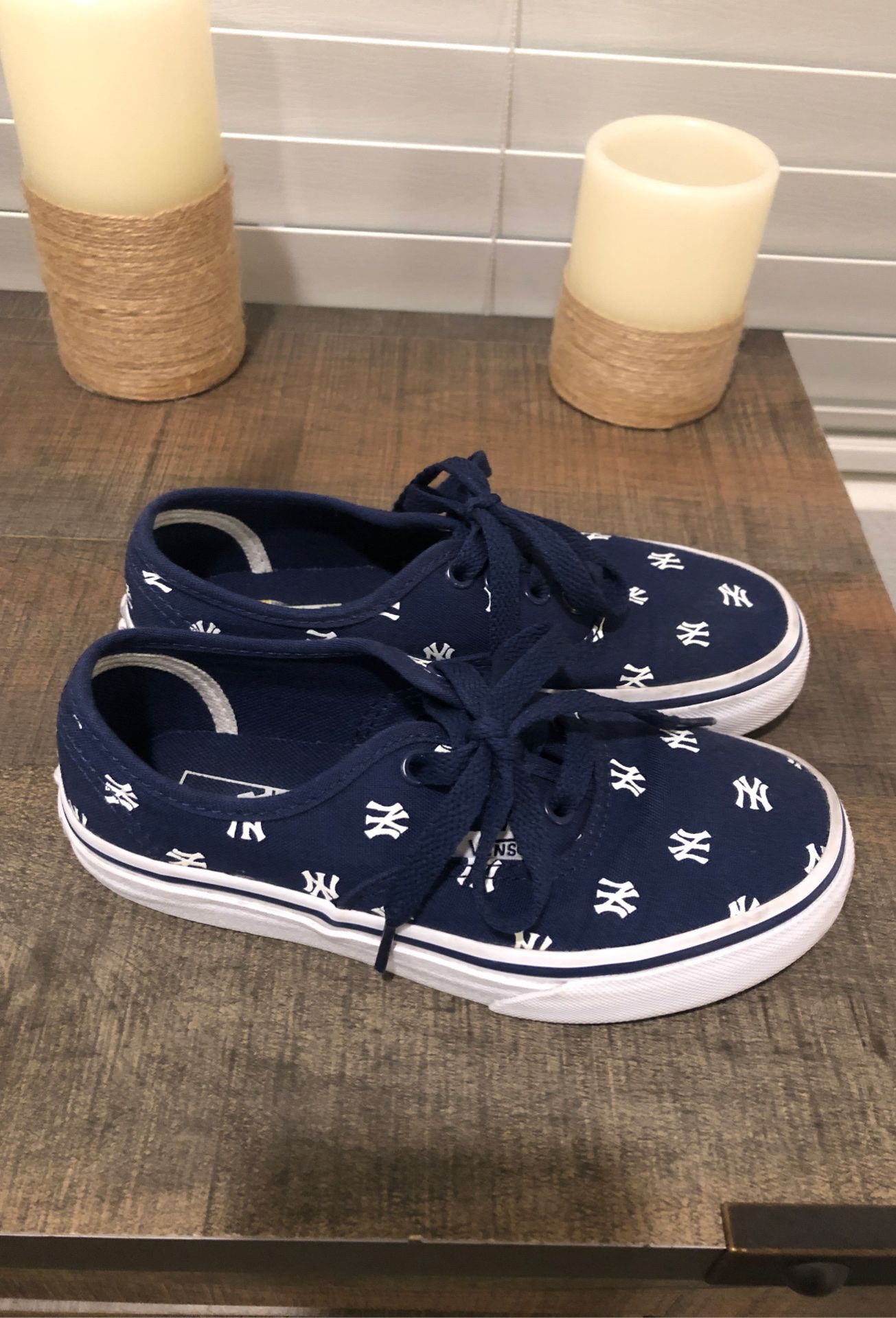 NY Yankees Vans kids size 13.5