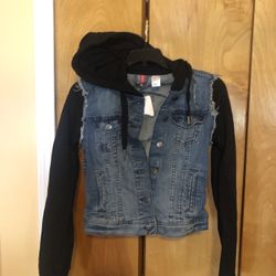 Size Small Jean Jacket .new With Tags.$20 Or Best Reasonable Offer 