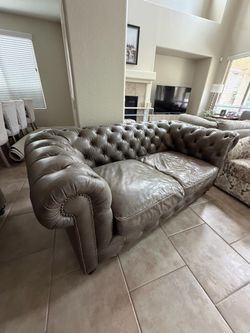 Free delivery Frontgate leather chesterfield loveseat sofa
