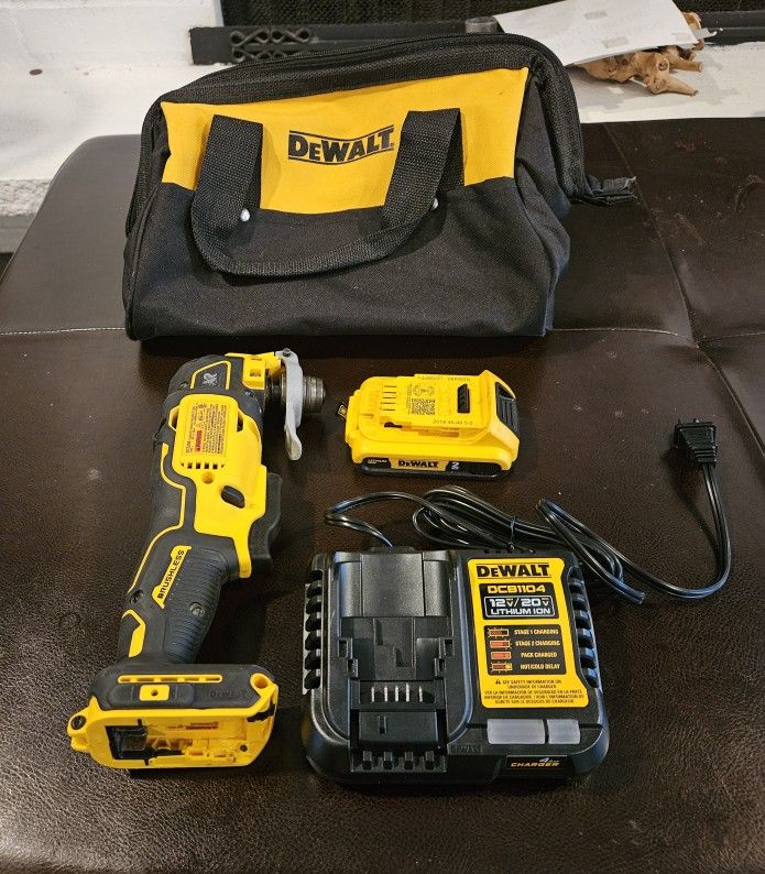 DEWALT
20V MAX XR Cordless Brushless 3-Speed Oscillating Multi Tool,
4 Amp Output 12v / 20v Battery Charger and used 2ah battery with bag.