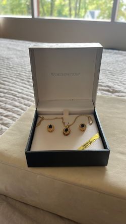 Set Of Necklace And Earrings With Rhinestones 