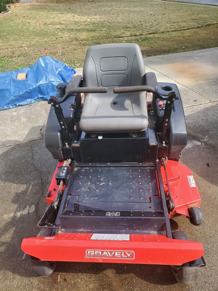 Gravely 2042XL Zero Turn Lawn Mower 42 inch deck Works Great $2000