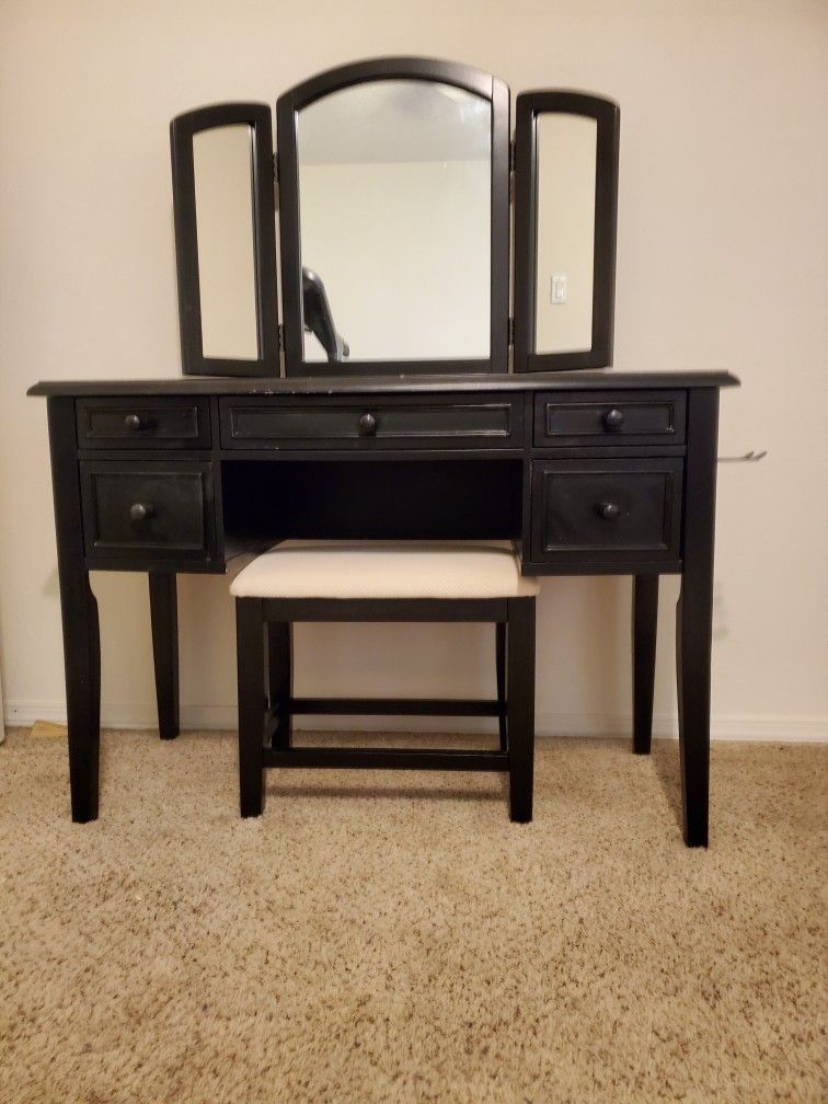 Black 5-Drawer Vanity