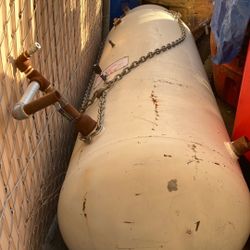 240 Gallon Air Tank  Uprigth For Compressor Of Any Type Piston Or Screw Type In Good Condicion No Leaks Will Hold A Lot Of Air $750 Obo 