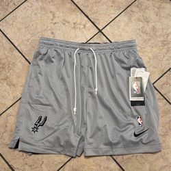 Brand New with tags Men’s Nike San Antonio Spurs Official Player Issued Reversible Basketball 🏀 Shorts Size Large