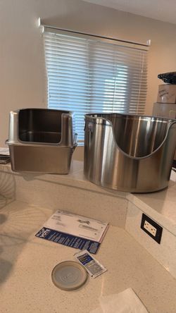 Stainless steel cat litter boxes