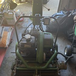 John Deere 220 ECut reel Mower