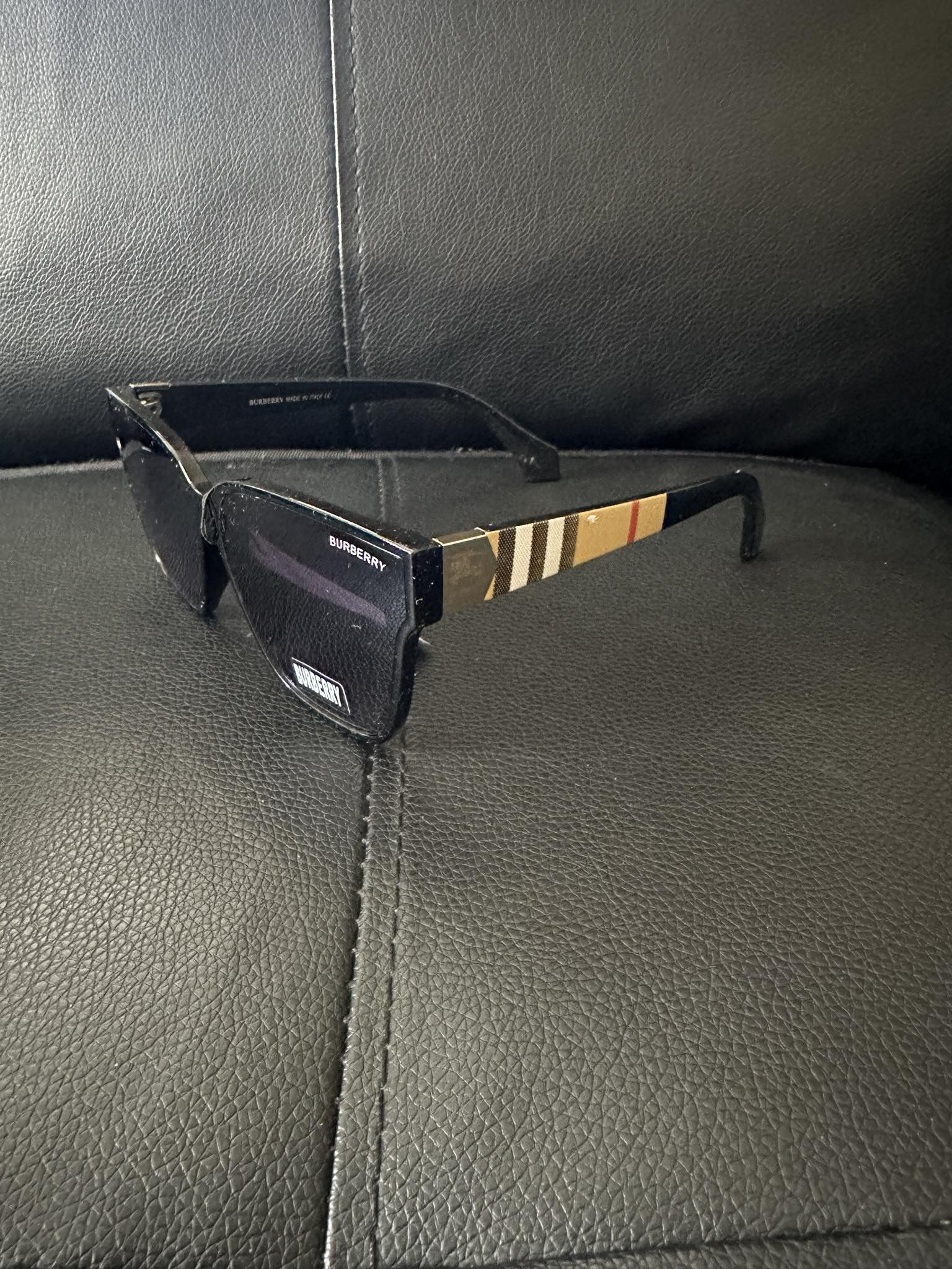 BURBERRY Sunglasses 🕶️