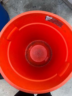 Trash bin