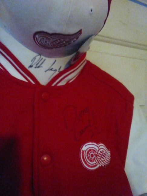 Detroit Red Wings Autographed Coat And Hat